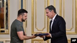 US Secretary of State Antony Blinken, right, meets Ukrainian President Volodymyr Zelensky, in Kyiv, Ukraine, Sept. 8, 2022. 