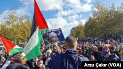 Paris'te ilk kez Filistin yanlısı gösteriye izin verildi.