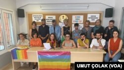 İnsan Hakları Derneği ve Özgürlük İçin Hukukçular Derneği (ÖHD) İstanbul Şubesi özaltında bulunan İranlı LGBT birey Torabibaeskendari'nın serbest bırakılması için basın toplantısına düzenledi