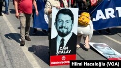 Can AtalayGezi Davası’ndan cezaevinde bulunan Türkiye İşçi Partisi Hatay milletvekili Can Atalay hakkında tahliye kararı çıkmamasına avukatları ve arkadaşları tepki gösterdi.