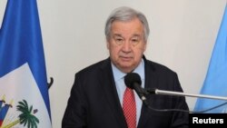 Sekrete Jeneral Nasyonzini Antonio Guterres pale pandan yon konferans pou lapres nan salon diplomatik ayeropo entenaysonal Toussaint Louverture la nan Potoprens, Ayiti, 1 Jiye, 2023. 