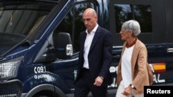 Ansyen prezidan Federasyon Foutbol Espay la, Luis Rubiales apre li kite Kou Siperye a nan Madrid, Espay, 15 Septanm 2023. 