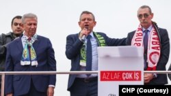 Cumhuriyet Halk Partisi Genel Başkanı Özgür Özel, Ankara Etimesgut’ta seçim ofisi açılışına katıldı. 