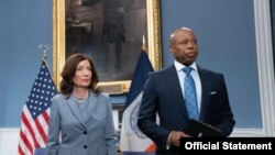 New York Valisi Kathy Hochul ve Belediye Başkanı Eric Adams