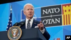 ABD Başkanı Joe Biden geçen yıl Madrid'de yapılan NATO Zirvesi'nde konuşurken, 22 Haziran 2022. 