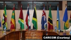 Yon rankont ant Sekrete-Jeneral CARICOM nan ak Lilia Burunciuc, direkte Bank Mondyal pou rejyon Karayib la. (Foto: koutwazi CARICOM) 