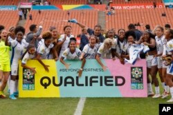 Ekip Panama a selebre apre li ranpote la viktwa sou Paragwe nan match kalifikasyon pou Mondyal Foutbol Feminen an nan Hamilton, La Nouvel Zeland, Jedi 23 Fevriye, 2023.