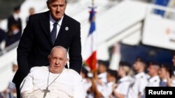 Katolik dünyasının lideri Papa Francis, büyük gençlik buluşması için Fransa'nın Marsilya kentini ziyaret etti.