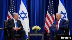 ABD Başkanı Joe Biden İsrail Başbakanı Benyamin Netanyahu ile telefonda görüştü. Telefon görüşmesi, Netanyahu’nun ABD’nin Ortadoğu stratejisinin ana unsurlarından biri olan iki devletli çözüme ilişkin çağrıları reddetmesinin ardından yapıldı. 