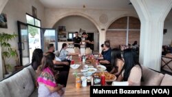 Dağ başındaki restoranın özellikle tatil günlerinde müşterisi eksik olmuyor.