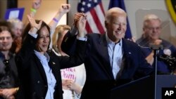 Harris'i başkan yardımcısı olarak seçmenin başkanlığının “en iyi” kararı olduğunu kaydeden Biden, sendika üyelerine de Harris’i seçmenin “şimdiye kadar verecekleri en iyi karar” olacağını söyledi. 