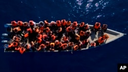 Yoksulluktan ya da çatışmalar dolayısıyla ülkelerini terk etmek zorunda kalan sığınmacılar Avrupa ülkelerine ulaşmaya çalışıyor