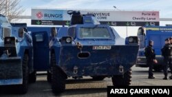 Fransa'da çiftçilerin protestosu için 15 bin polis görev başında