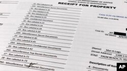 Resi pou pwopriyete FBI sezi pandan li tap egzekite manda fouy la kay ansyen Prezidan Donald Trump la, Mar-a-Lago nan Palm Beach, Florid, 12 Out 2022. 