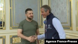 Ukraine: le chef de l'AIEA rencontre Zelensky avant sa visite à la centrale nucléaire de Zaporijjia