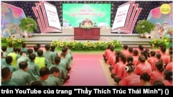 Đại Đức Thích Trúc Thái Minh trong một buổi giảng pháp. (Hình: Trích xuất từ video trên YouTube của trang "Thầy Thích Trúc Thái Minh)