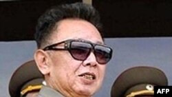 Bà Ri Chun Hee nói về mỗi lần xuất hiện trước công chúng của ông Kim Jong Il, mỗi lời chỉ dạy tại chỗ mà ông thốt ra và đọc những câu nói ca tụng được cho là ở nước ngoài nói về ông