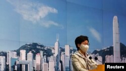 Trưởng đặc khu Hong Kong Carrie Lam tại một cuộc họp báo trước khi luật an ninh được ban hành. Ảnh chụp tại Hong Kong ngày 30/6/2020. REUTERS/Tyrone Siu