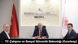 Çalışma ve Sosyal Güvenlik Bakanı Vedat Bilgin, Asgari Ücret Tespit Komisyonunun çalışma takviminin belirlemek üzere TİSK Yönetim Kurulu Başkanı Özgür Burak Akkol ve Türk-İş Genel Başkanı Ergün Atalay ile bir araya geldi.