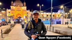 Quân Nguyễn, một cựu di dân Chiến tranh Việt Nam từng chiến đấu ở chiến trường Iraq và Afghanistan, tại Lviv trước khi tới Kyiv để tìm cách mở rộng công việc cứu trợ người di tản ra khỏi Ukraine.