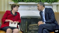 Tổng thống Hoa Kỳ Barack Obama (phải) hội đàm với Tổng thống Brazil Dilma Rousseff tại Tòa Bạch Ốc hôm 9/4/12