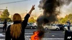 Tahran ve diğer kentlerde  Mahsa Amini'nin ölümünün ardından protestolar sürüyor