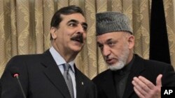 Pakistan's Prime Minister Raza Gilani, left, speaks with Afghanistan's President Hamid Karzai during a news conference in Kabul, Afghanistan, Saturday, April 16, 2011. Peace with the Taliban, trade and security issues top the agenda of Karzai's talks Satu