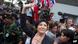 Tòa án Hiến pháp ra lệnh loại bà Yingluck khỏi chức thủ tướng vì đã thuyên chuyển trái phép người đứng đầu cơ quan an ninh quốc gia hồi năm 2011.