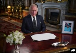 Wa Charles d'Anglete pwononse yon diskou devan nasyon an ak Commonwealth la depi Pale Buckingham nan nan vil Lond, Vandredi 9 Sept. 2022, apre lanmo Ren Elizabeth II, Jedi.