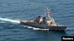 Khu trục hạm USS John S. McCain trong một hoạt động gần bán đảo Triều Tiên (ảnh tư liệu, 3/2013)