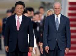 Phó Tổng thống Mỹ Joe Biden đón Chủ tịch Trung Quốc Tập Cận Bình ở Căn cứ không quân Andrew, bang Maryland, Mỹ hôm 24/9/2015