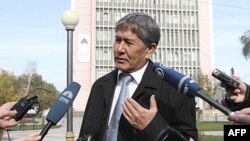 Cựu Thủ Tướng Almazbek Atambayev đắc cử trong cuộc bầu cử tổng thống ở Kyrgyzstan