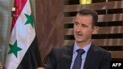 Tổng thống al-Assad đối mặt với áp lực quốc tế gia tăng yêu cầu ông chấm dứt đàn áp những người bất đồng chính kiến