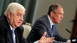 Ngoại trưởng Syria Walid Moallem (trái) và Ngoại trưởng Nga Sergey Lavrov trong một cuộc họp báo tại Moscow.