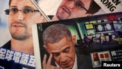 Hình ảnh anh Snowden, một nhân viên hợp đồng của NSA, và Tổng thống Obama xuất hiện trên trang nhất của các báo tiếng anh và tiếng trung ở Hongkong.