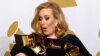 12 Şubat'ta Adele Los Angeles'ta 54'üncü Grammy Ödül Töreni'nde altı ödüle layık görüldü
