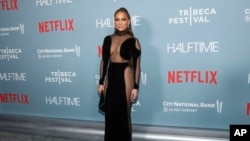 Jennifer Lopez nan gran premye Festival Tribeca 2022 a kote li te prezante dokimante "Halftime" li a. 