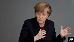 Thủ tướng Đức Angela Merkel nói EU chuẩn bị thực hiện các biện pháp trừng phạt ‘cấp 3’, trong đó có những chế tài về kinh tế, nếu tình hình tệ đi.