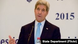 Ngoại trưởng Hoa Kỳ John Kerry trong buổi họp báo tại Bộ Ngoại giao Tunisia ngày 13/11/2015.