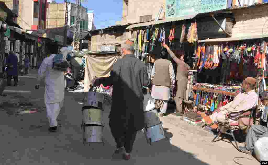 کوئٹہ کی معروف&nbsp; ٹک ٹک گلی میں ان دنوں دھاتی چولہے بنانے کے کام میں تیزی آ گئی ہے۔&nbsp;