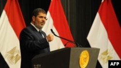 Tổng thống Ai Cập Mohammed Morsi đọc diễn văn truyền hình toàn quốc tại Cairo, ngày 26/6/2013.