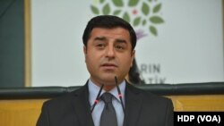 HDP Eş Genel Başkanı Selahattin Demirtaş, Avrupa Parlamentosu ve Avrupa Birliği Komisyonu'nda temaslarda bulundu.