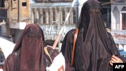 Các cuộc tranh luận xem có nên cấm áo burqa hay không đã xuất hiện tại Châu Âu trong những tháng mới đây