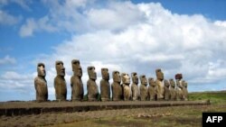 Đảo Phục Sinh (Easter Island, còn gọi là Rapa Nui) nằm ở đông nam Thái Bình Dương vốn nổi tiếng về các tác phẩm điêu khắc đá khổng lồ có tên là moai