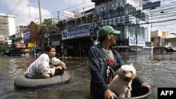 Dân ngoại ô Bangkok, Thái Lan đang phải đối phó với nước lụt