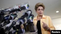 Tổng thống Dilma Rousseff nói trong một cuộc họp báo sau khi thăm máy bay vận tải quân sự Embraer KC 390 mới tại Brasilia, Brazil, ngày 05 tháng 4 năm 2016.