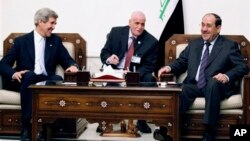 Ngoại trưởng Mỹ John Kerry gặp Thủ tướng Iraq Nouri al-Maliki (phải) tại Baghdad, ngày 24/3/2013.