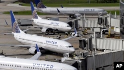 Một số công ty của Mỹ trong đó có United Airlines đã xin gia hạn thời hạn ngày 25/5. 