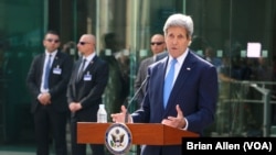 Ngoại trưởng John Kerry, đang ở Vienna, Áo để tham dự các cuộc đàm phán hạt nhân Iran, phát biểu về thông báo của Tổng thống Obama rằng Mỹ và Cuba đồng ý mở lại đại sứ quán tại thủ đô của hai nước, 1/7/2015.