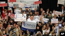 Cựu thống đốc bang Massachusetts Mitt Romney phát biểu tại 1 cuộc mít tinh ở Bellevue, bang Washington, 2/3/2012